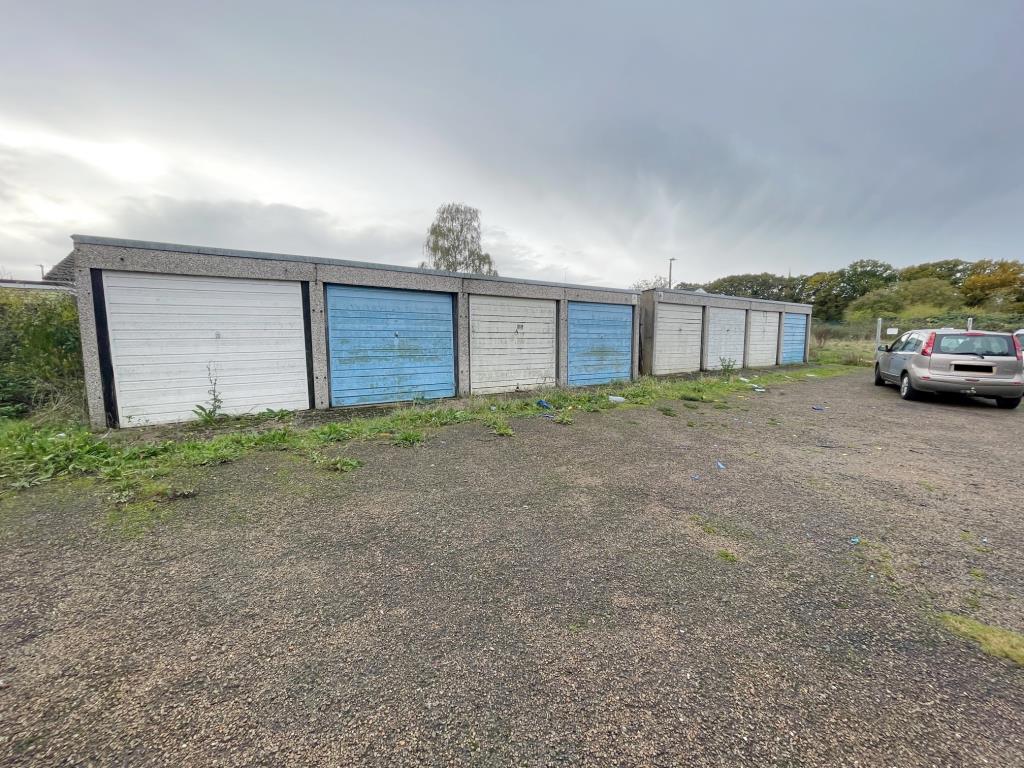 Lot: 61 - FREEHOLD LAND & SIX LOCK-UP GARAGES - Land and 6 Garages at Pyms Road